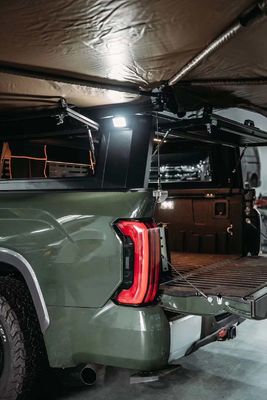 Black Toyota Tundra Pickup Bed Cover with Trunk Mount and Aluminium Construction
