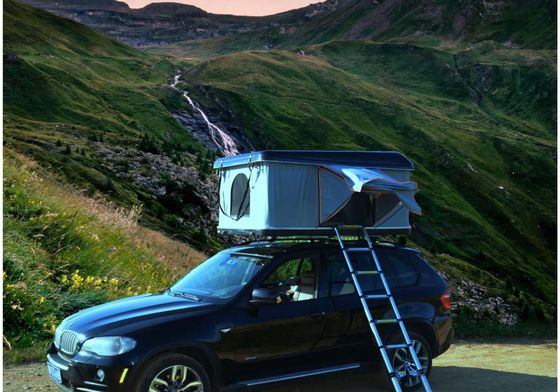 Hard Shell Roof Top Tent with Waterproof Polyester Material and Straight Bracketing